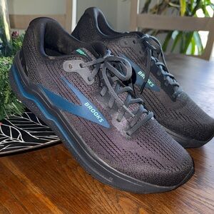 Brooks Ghost Max 2 Men Black and Blue Athletic Shoes